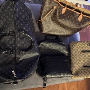 Louie Vuitton Discovery Backpack Black Monogram pattern